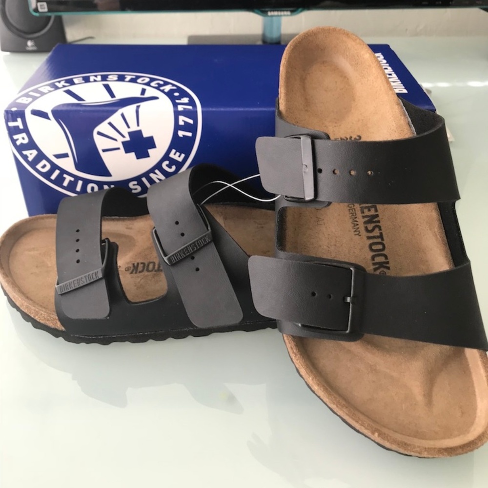 Brand New In Box Black Birkenstock Arizona size 39